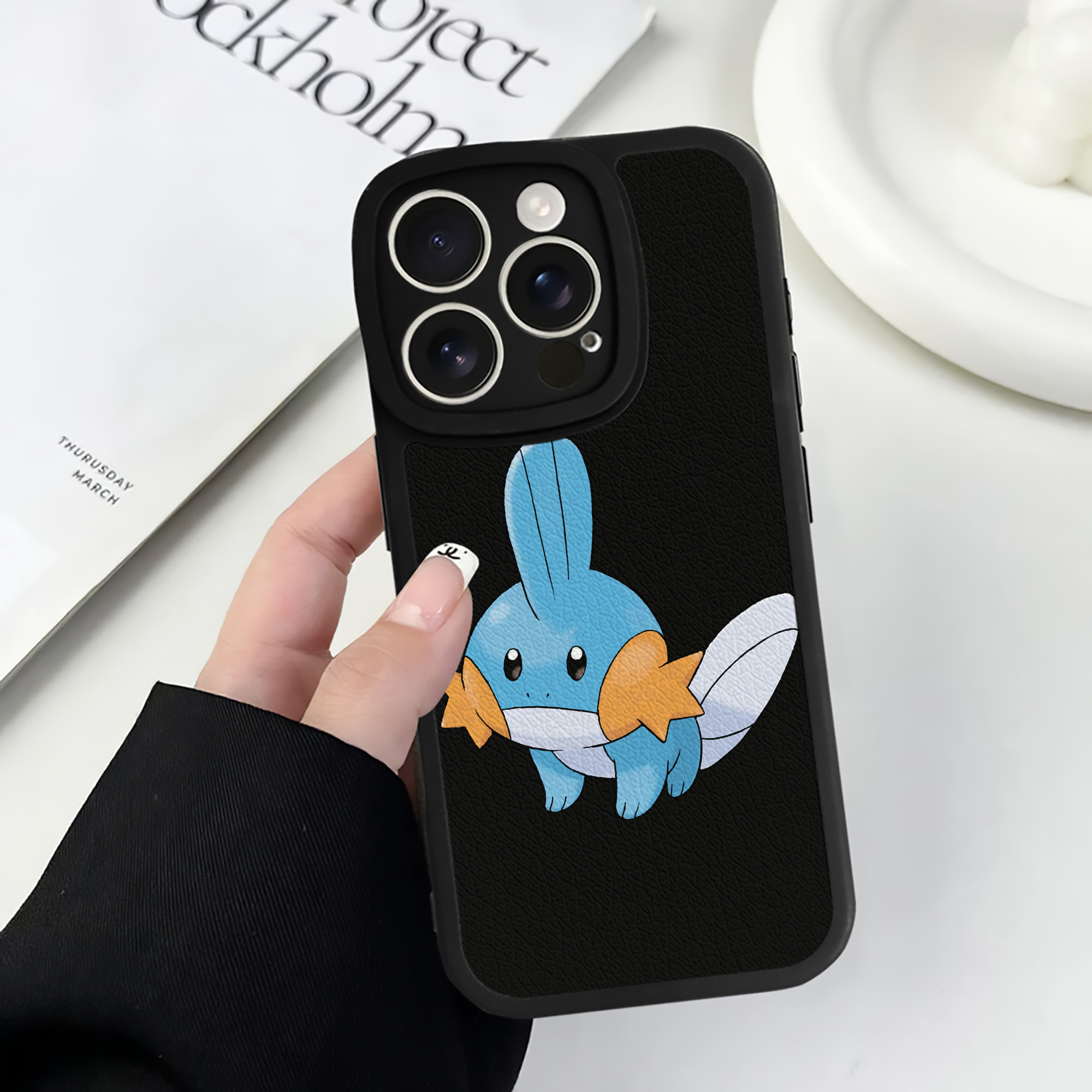 （画像用） ポケットモンスター Pokémon 【iPhone 16シリーズ対応】シリコンスマホケース（レザー調） 材質：シリコン